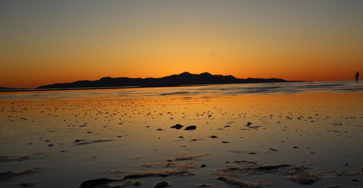 sunset utah great salt lake landscape sky nature water scenic lake outdoors mountain beach island usa shoreline scenery dusk twilight